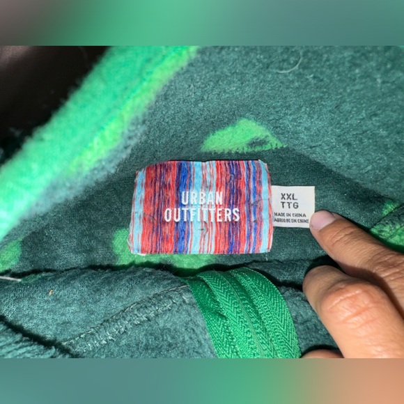 UO GREEN FLORAL SWEATER - Picture 3 of 4